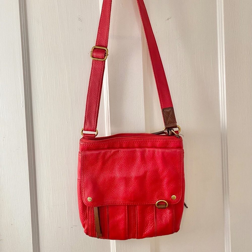 Fossil Shoulder Bag Crossbody Red Pebble Leather Zippered Top Closure